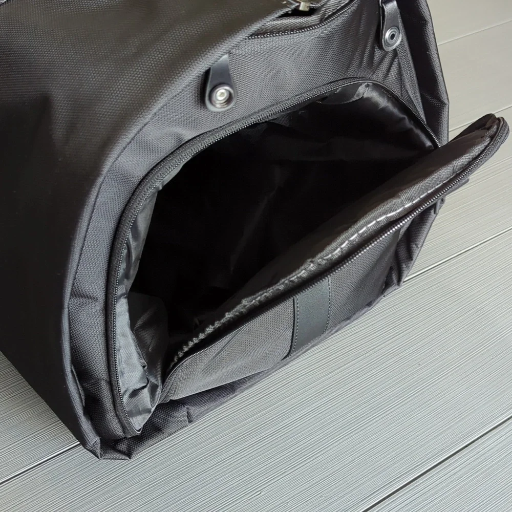 NWOT Draftkings DK Logo Men's Black Expandable Multi Compartment Travel Tote